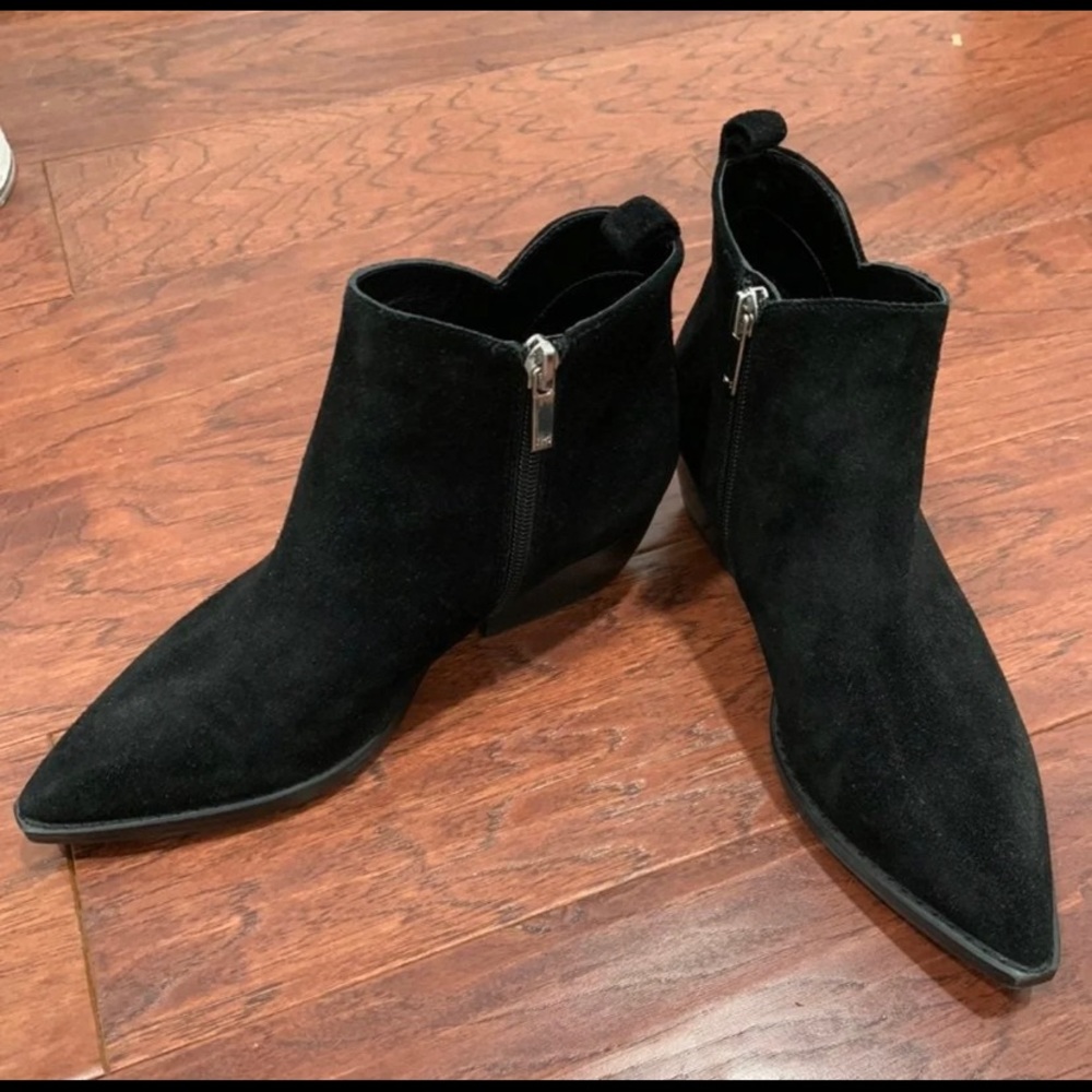Marc Fisher obrra black suede bootie. Size 5.5.